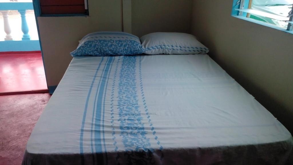 Waikiki Guest House Treasure Beach Quarto foto
