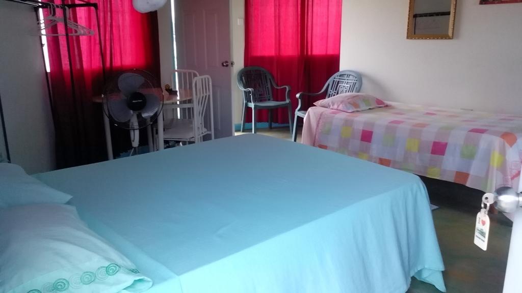 Waikiki Guest House Treasure Beach Quarto foto